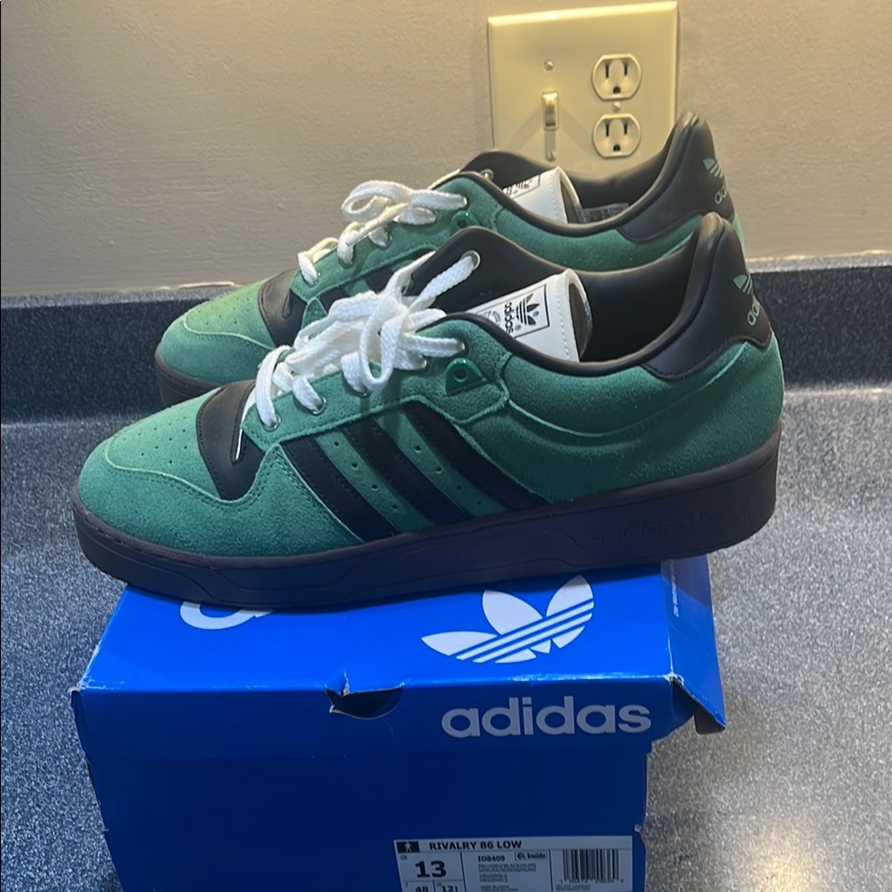 Adidas Men's Green Rivalry Low Sneakers